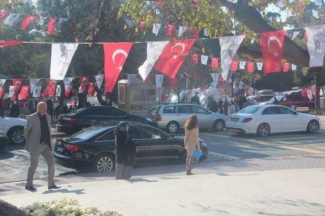 Sireni Duyan Saygı Duruşuna Geçti