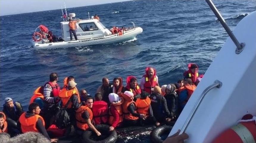 Deniz Ortasında Kalan 38 Kişi İle Adaya Bırakılan 93 Kişi Kurtarıldı