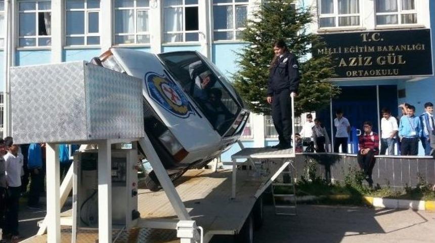 Elazığ&rsquo;da Sim&uuml;lat&ouml;r Ara&ccedil; İle &Ouml;ğrencilere Eğitim Verildi