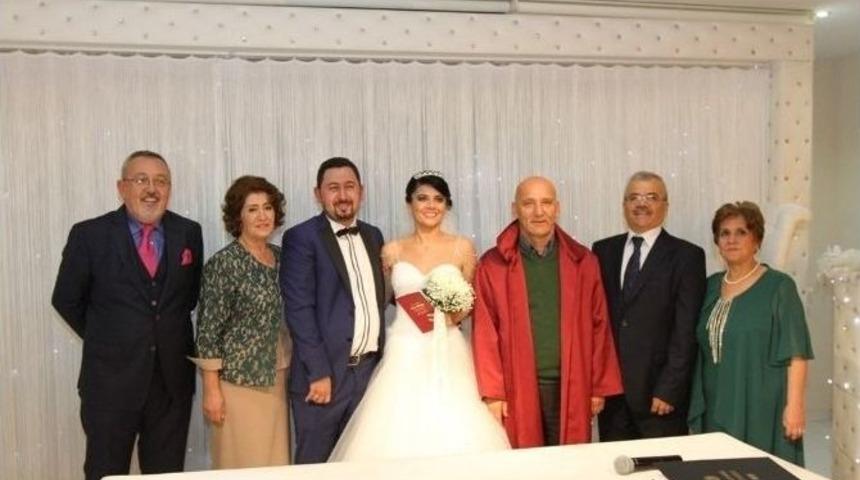 Başkan Altınok &Ouml;z Gen&ccedil; &Ccedil;iftlerin Nikahını Kıydı