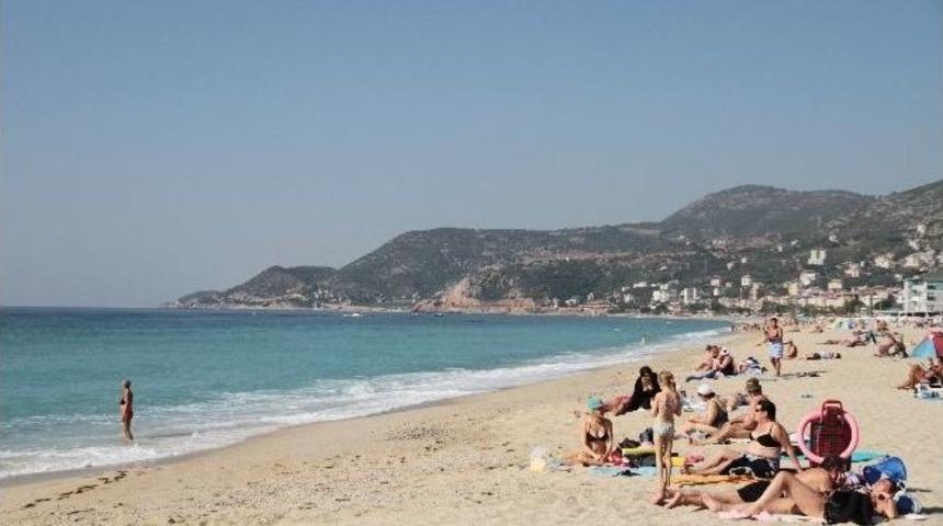 Alanya&rsquo;da Kasım&rsquo;da Deniz Ve G&uuml;neş Keyfi