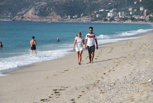 Alanya’da Kasım’da Deniz Ve Güneş Keyfi