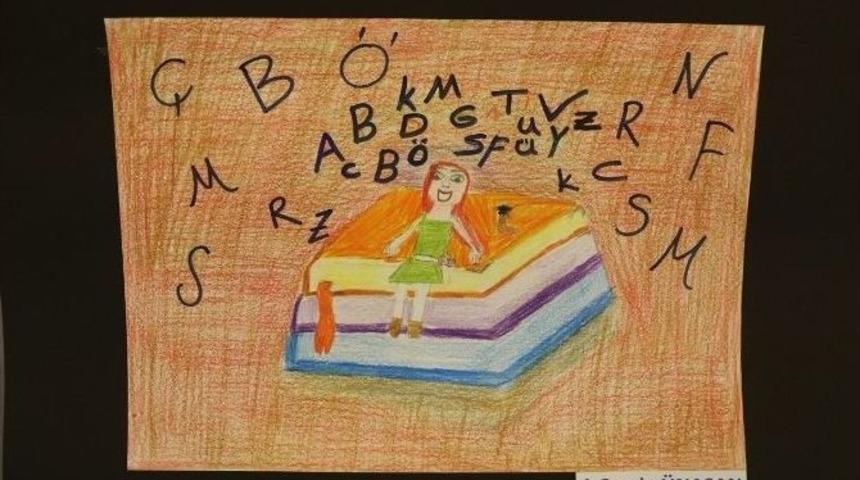 &Ccedil;ocuklar Kitap Sevgisini Resmetti