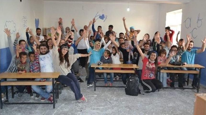 &Uuml;niversite &Ouml;ğrencileri Serintepe İlk&ouml;ğretim Okulu&rsquo;nun Tadilatını Yaptı