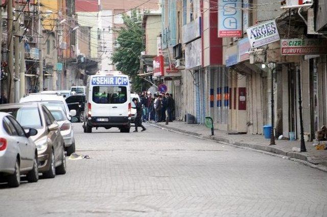 Cizre’de Emniyet Binalarına Roketli Saldırı: 2 Polis Yaralandı