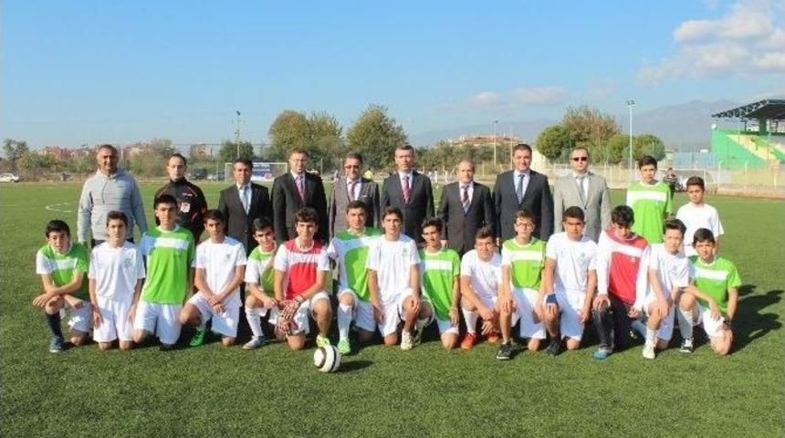 Edremit&rsquo;te Mahalle Ligi Futbol Turnuvası Kaymakam Ali Sırmalı&lsquo;nın Santra Vuruşu İle Başladı