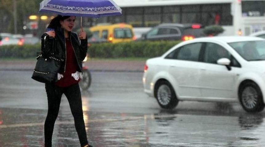 Kayseri&rsquo;de Sağanak Yağış Yaşamı Olumsuz Etkiledi