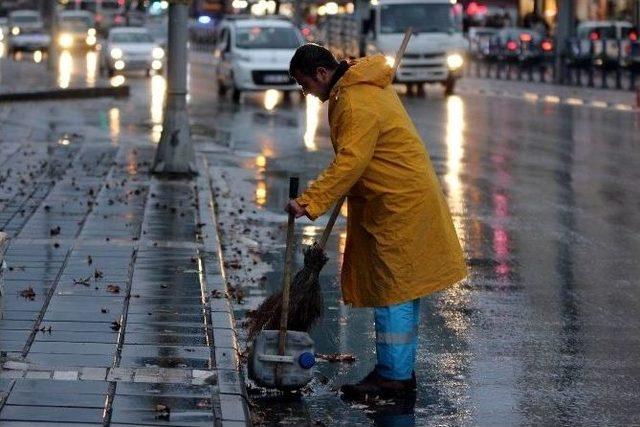 Kayseri’de Sağanak Yağış Yaşamı Olumsuz Etkiledi