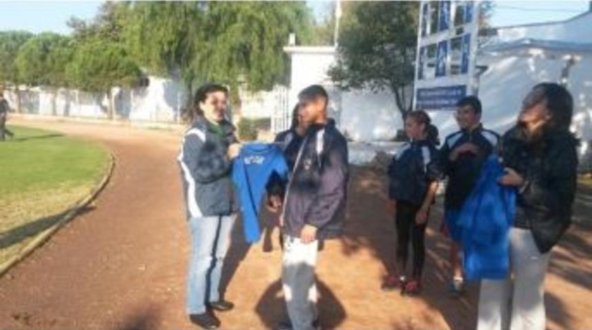 Burhaniye&rsquo;de Başarılı Sporculara Malzeme Yardımı