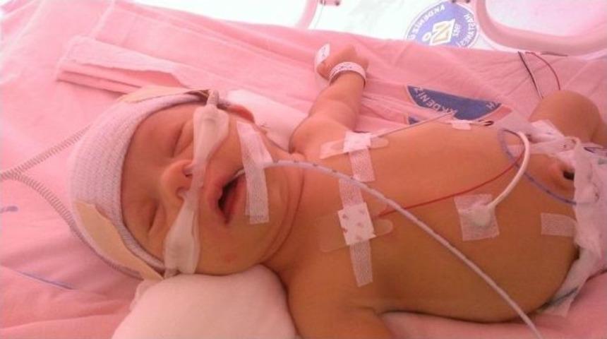 Minik Talha&rsquo;ya Başbakan Davutoğlu Yardım Elini Uzattı