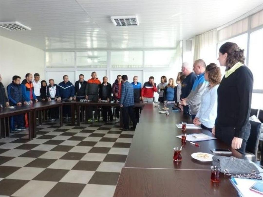 Gen&ccedil;lik Ve Spor Bakanlığı Bakan M&uuml;şaviri &Ouml;zdemir, Antren&ouml;r Ve Gen&ccedil;lik Liderleriyle Buluştu