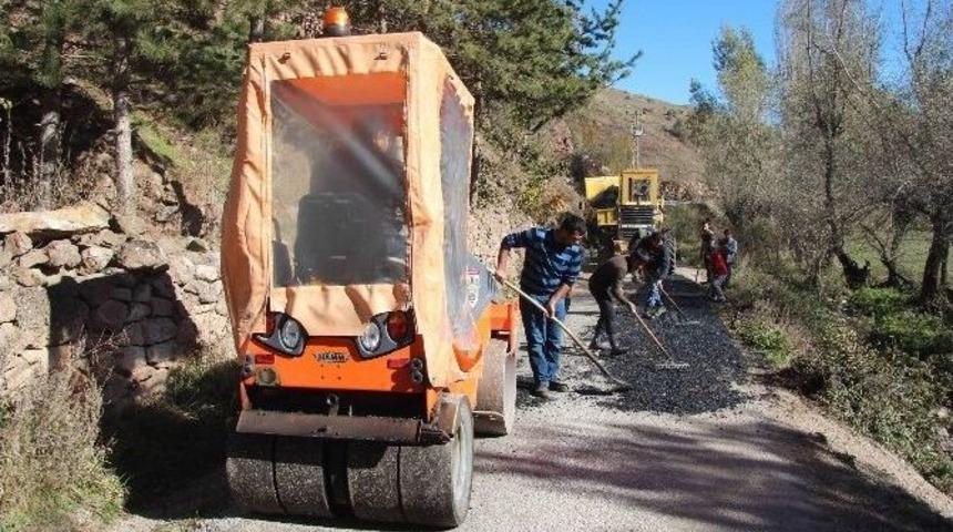 Sivas İl &Ouml;zel İdaresi Yol Bakım Ve Onarım &Ccedil;alışmalarını S&uuml;rd&uuml;r&uuml;yor