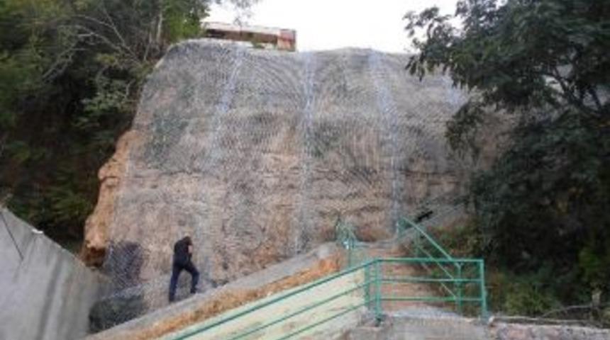 Toprak Kaymasına Karşı Tel Kafes