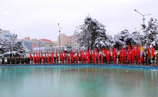 Erzurum’da 10 Kasım Törenleri Kar Yağışı Altında Yapıldı