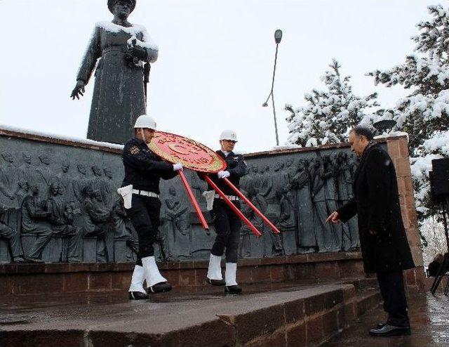 Erzurum’da 10 Kasım Törenleri Kar Yağışı Altında Yapıldı