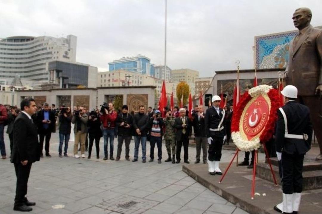Atat&uuml;rk &Ouml;l&uuml;m&uuml;n&uuml;n 77. Yılında Saygıyla Anıldı