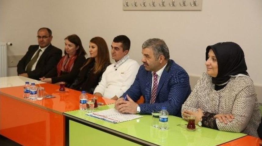 &Ccedil;elik &Ccedil;ifti, &rsquo;aile Akademisi&rsquo;ne Konuk Oldu