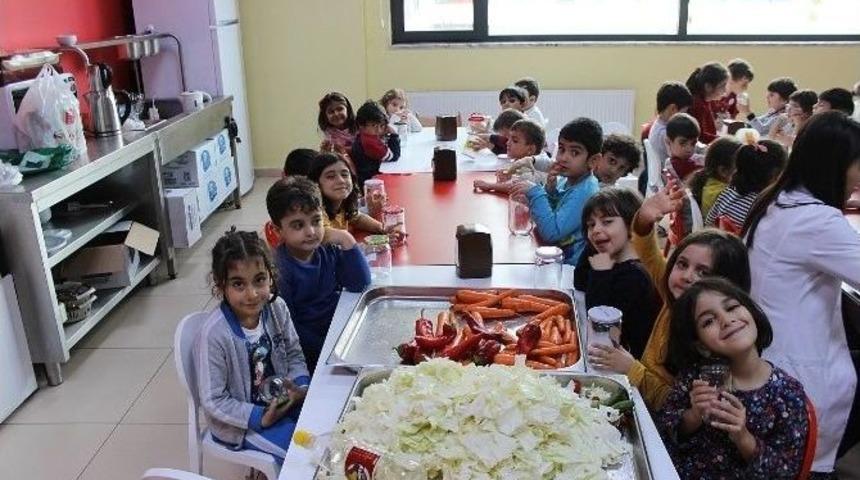 Ted Koleji Anasınıfı &Ouml;ğrencileri Turşu Kurmayı &Ouml;ğreniyor