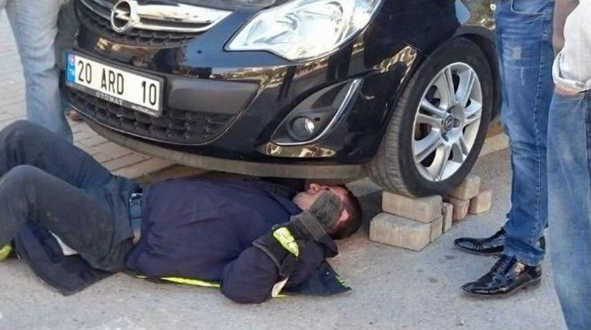 Otomobilin Motor Kısmına Sıkışan Kedi Kurtarıldı