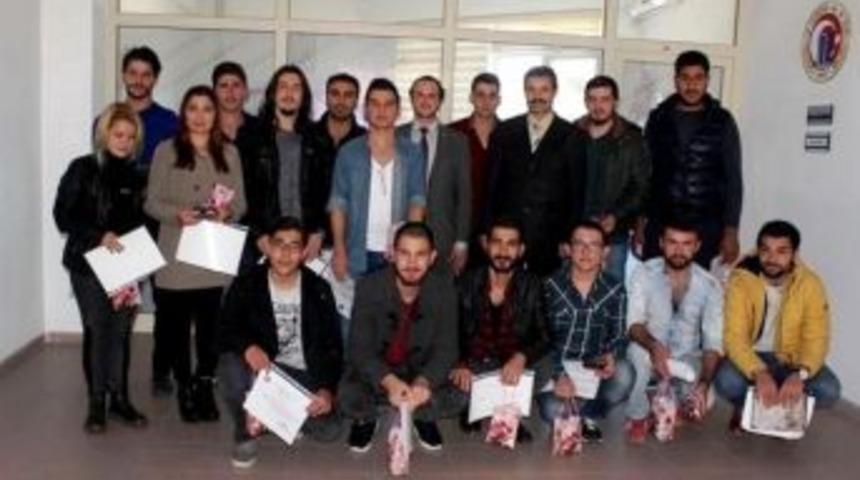 &Ccedil;an Myo &Ouml;ğrencileri Robot Yarışmasında 1. Oldu