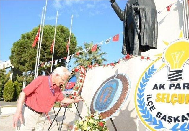 İngiliz Turistlerden Atatürk’e Saygı