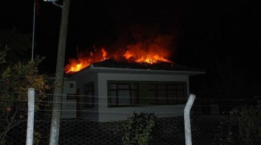 Ağa&ccedil; Deposunda Yangın