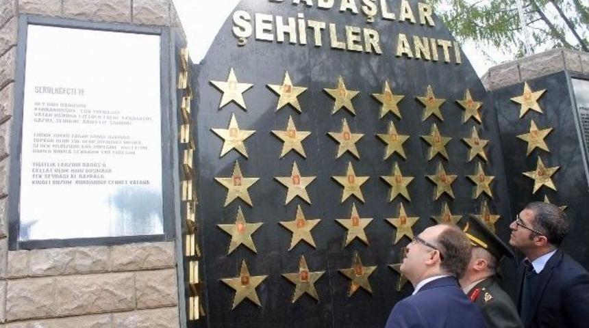 Pervari&rsquo;de Şehit Askerler İ&ccedil;in Anma Programı D&uuml;zenlendi