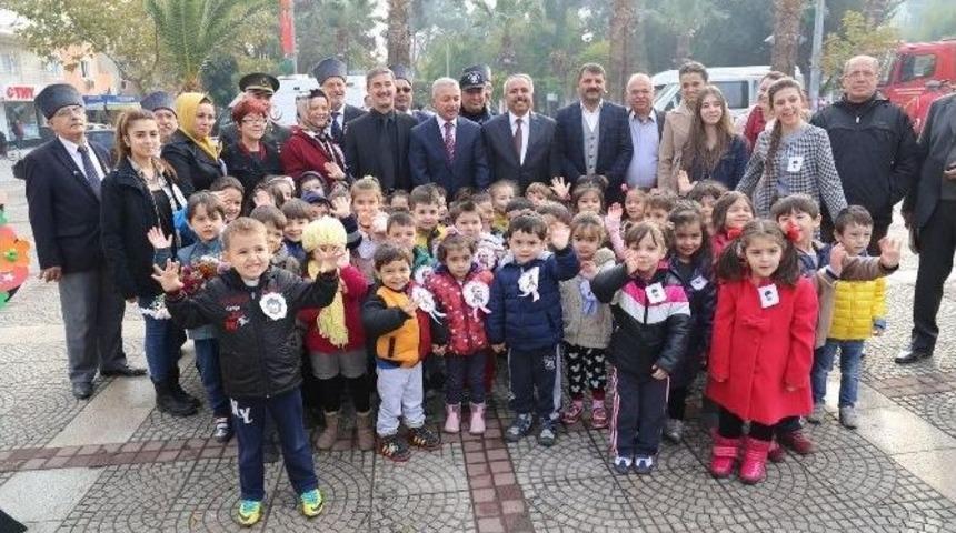 Turgutlu Gazi İ&ccedil;in Saygıya Durdu