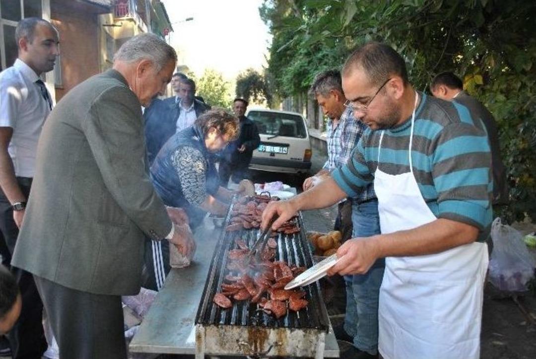 Bonk&ouml;r Kasap, Mahalleliyi Sevindirdi