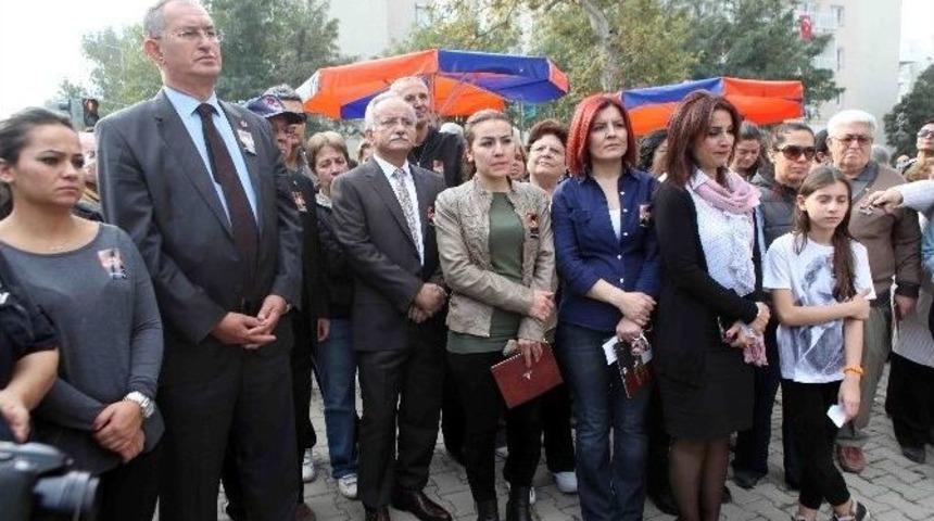 Fo&ccedil;a Ve Bayraklı&rsquo;da Ulu &Ouml;nder G&ouml;zyaşlarıyla Anıldı