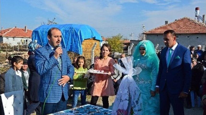 Kaymakam Doğu, Meryem İle Yılmaz&rsquo;ın Nişan Y&uuml;z&uuml;klerini Taktı