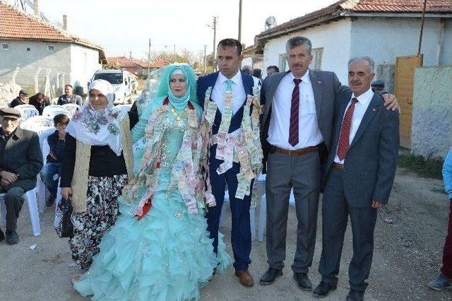 Kaymakam Doğu, Meryem İle Yılmaz’ın Nişan Yüzüklerini Taktı