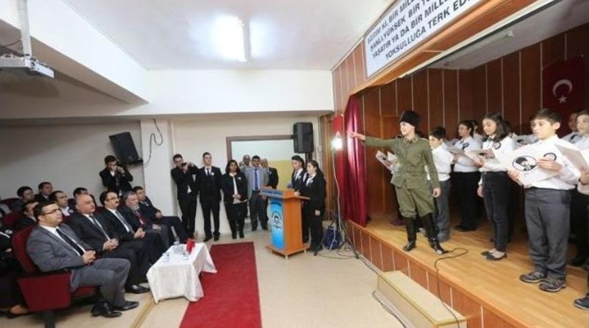 Atat&uuml;rk, &Ouml;l&uuml;m&uuml;n&uuml;n 77&rsquo;nci Yıld&ouml;n&uuml;m&uuml;nde G&uuml;ng&ouml;ren&rsquo;de Anıldı