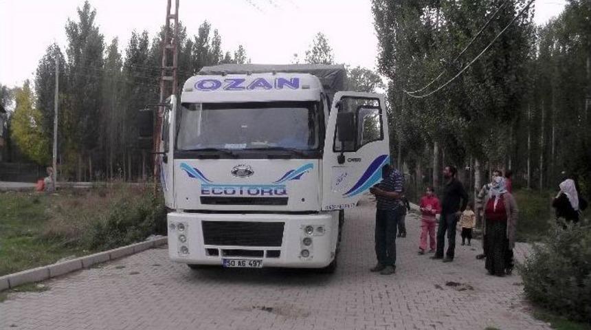 Muş’tan Batı İllerine Kamyonla Kışlık Erzak Gönderiyorlar