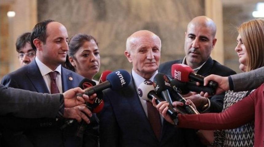 Eski Milletvekili Karayel, Vekil Se&ccedil;ilen Oğlunun Rozetini Taktı