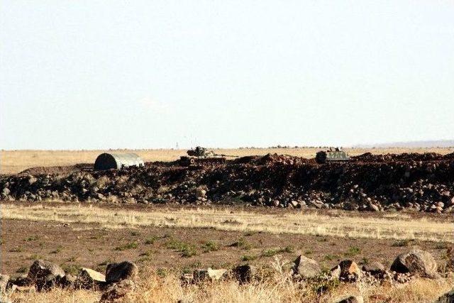 Hava Saldırısından Korkan Işid Karargahındaki Bayrağını İndirdi