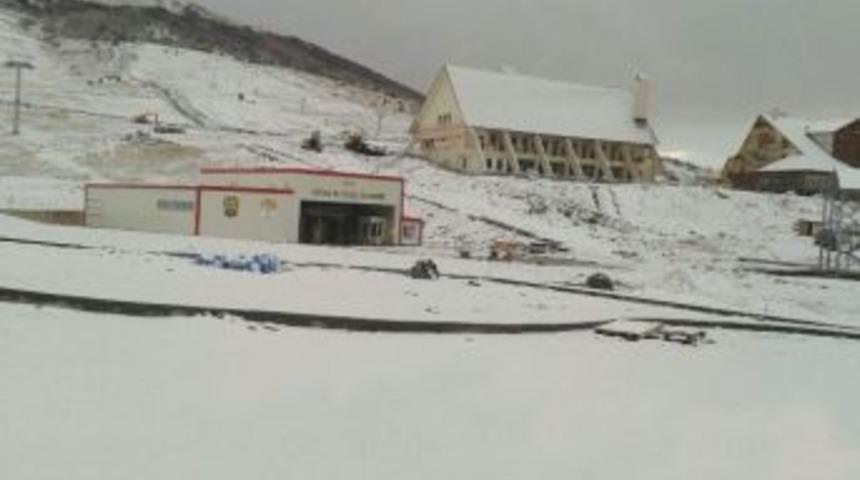 Yıldız Dağı&rsquo;na Mevsimin İlk Karı Yağdı