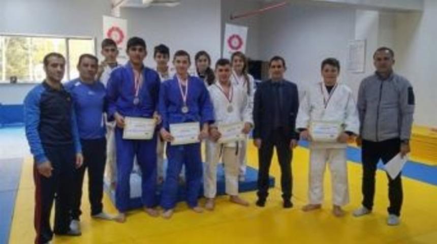 Yalova&rsquo;da Okul Sporları Judo M&uuml;sabakalarıyla Başladı