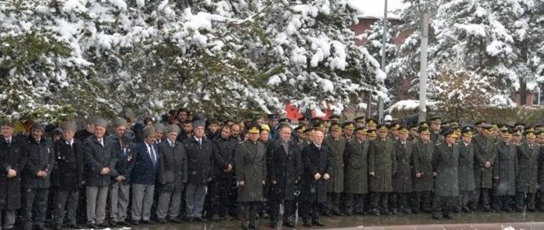 Ulu &Ouml;nder Atat&uuml;rk, Ebediyete İntikalinin 77. Yıld&ouml;n&uuml;m&uuml;nde Erzurum&rsquo;da Anıldı