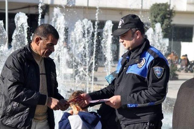 Polis Ve Öğrenciler Halkı Bilgilendiriyor