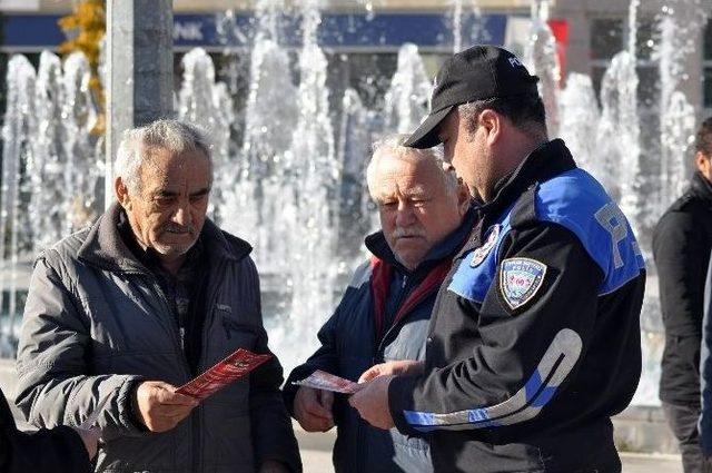 Polis Ve Öğrenciler Halkı Bilgilendiriyor