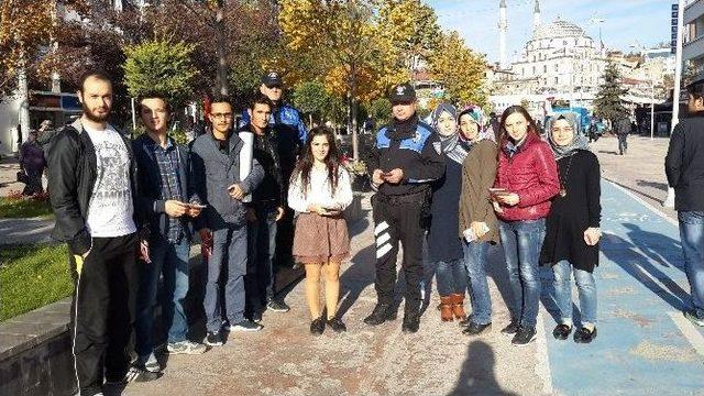 Polis Ve Öğrenciler Halkı Bilgilendiriyor