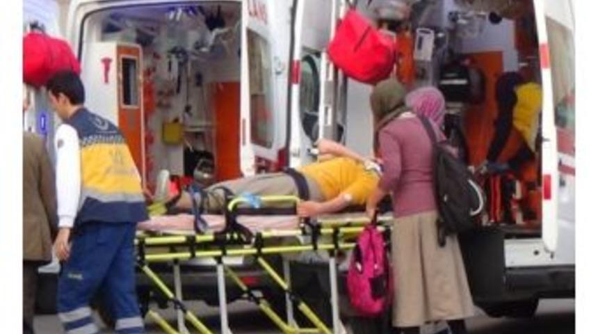 Otob&uuml;se Yetişmeye &Ccedil;alışan Kız &Ouml;ğrenciye Minib&uuml;s &Ccedil;arptı