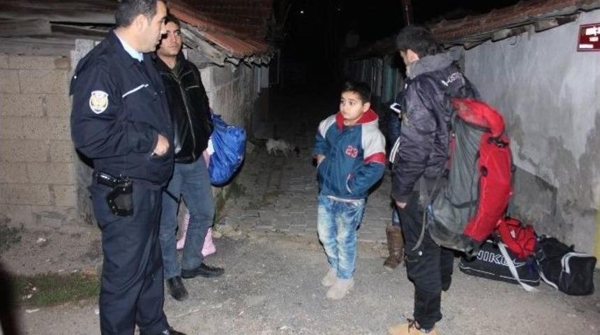 Edirne&rsquo;de 14&rsquo;&uuml; &Ccedil;ocuk 24 Suriyeli Ka&ccedil;ak G&ouml;&ccedil;men Yakalandı