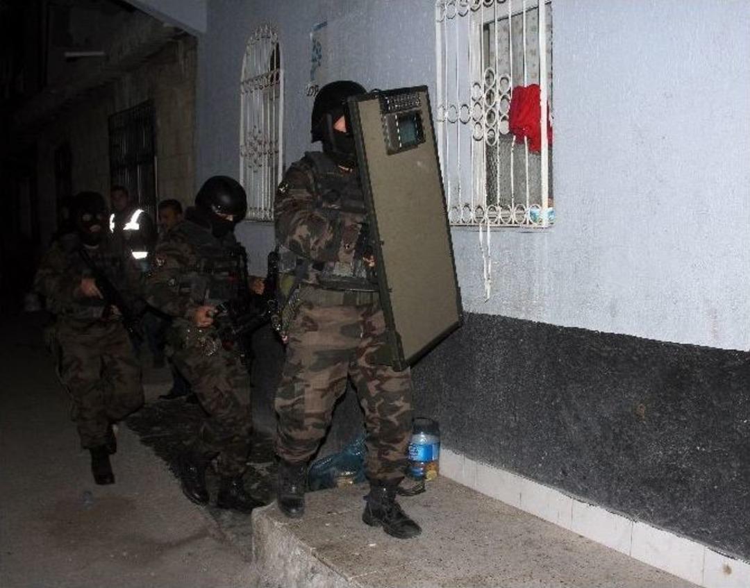 Uyuşturucu Tacirlerine 450 Polisle Şafak Vakti Operasyon