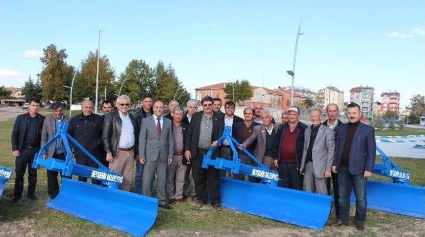 Beyşehir&rsquo;de Muhtarlara Kar K&uuml;reme Ataşmanları Dağıtıldı