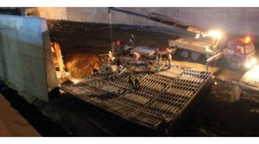 Yol &Ccedil;alışması Sırasında Beton Kalıp &Ccedil;&ouml;kt&uuml;: 3 İş&ccedil;i Yaralı