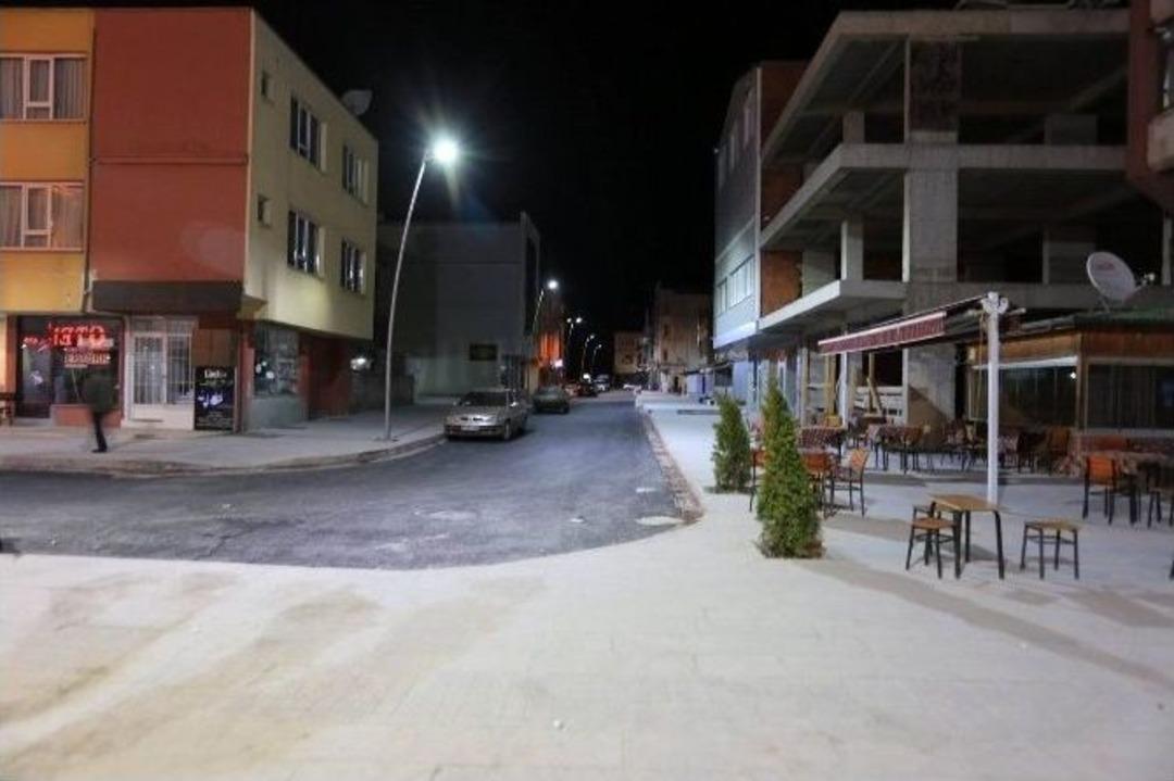 Yol Kaplama Ve Kaldırım Yenileme &Ccedil;alışmaları Devam Ediyor