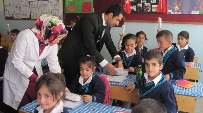 Araban Tsm, 2 Bin 30 &Ouml;ğrenciye Ağız Ve Diş Sağlığı Seti Hediye Etti