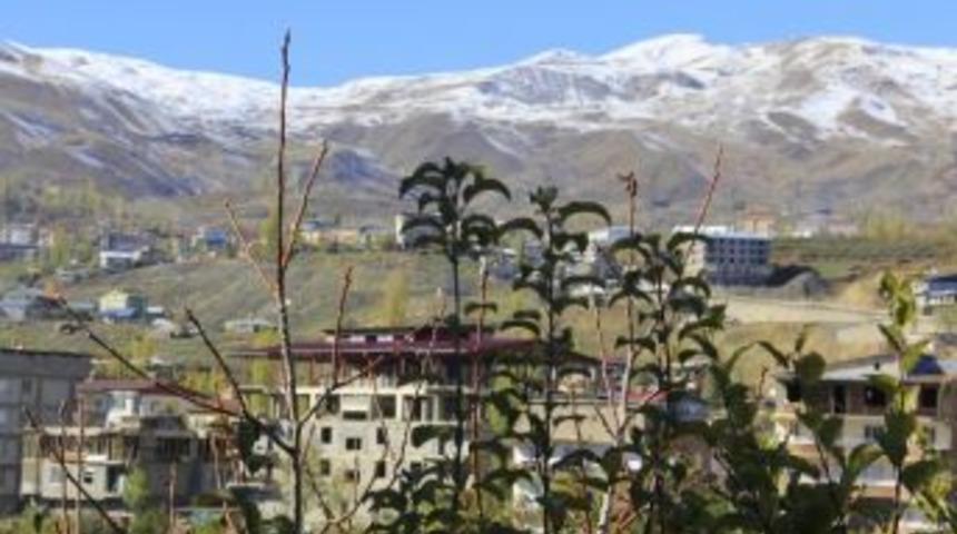 Hakkari&rsquo;deki Yağışlar Yerini G&uuml;neşli Havaya Bıraktı